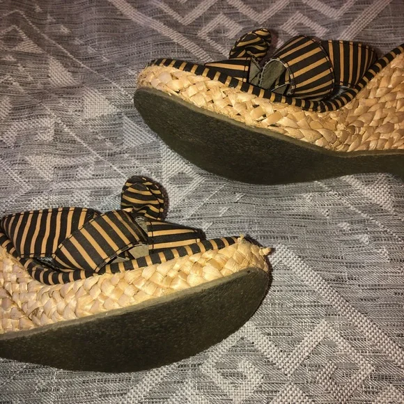 Volatile Wedge Sandal - Picture 8 of 8